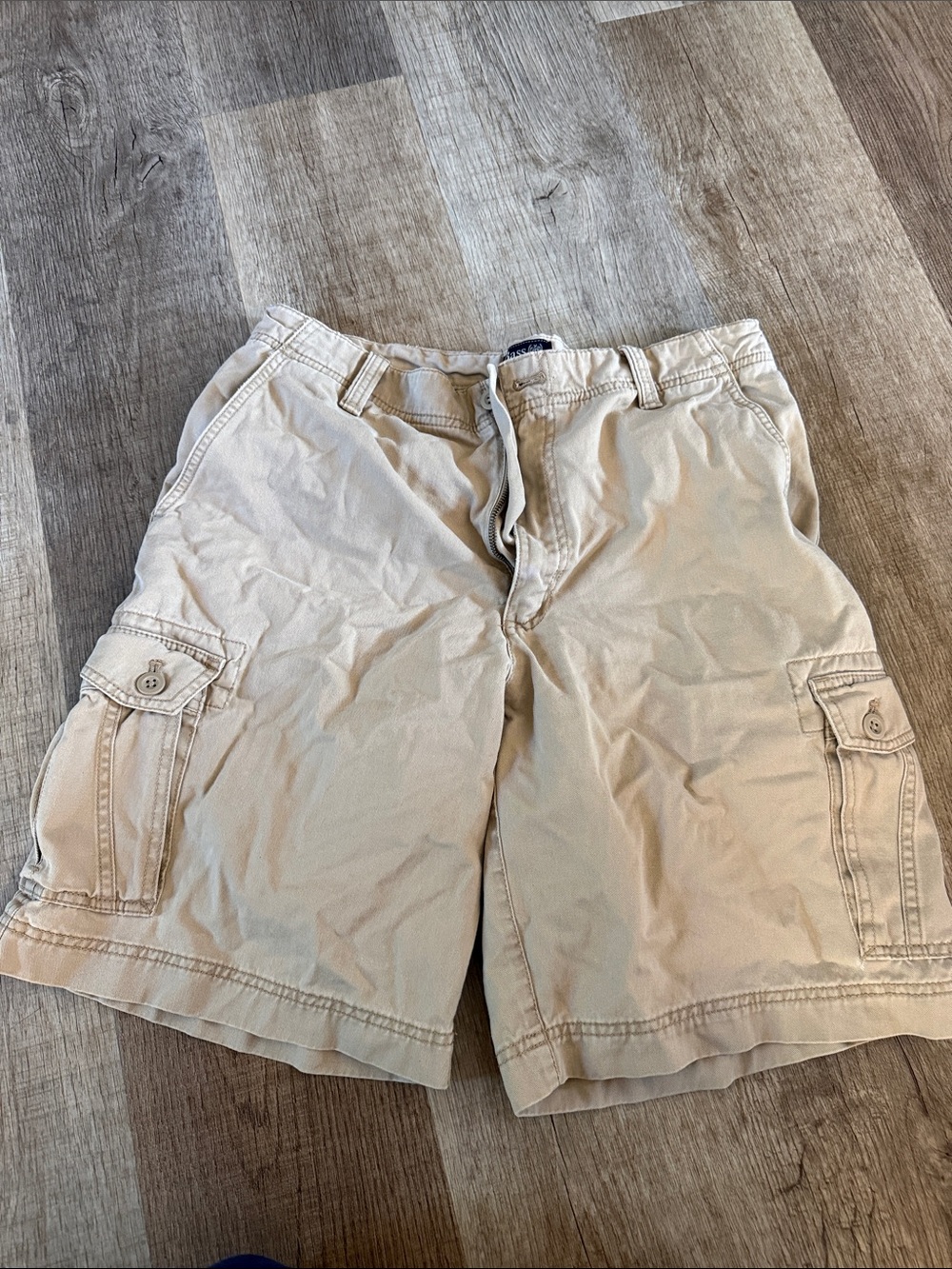 G.H. Bass & Co. Men's Cargo Shorts in Light Beige